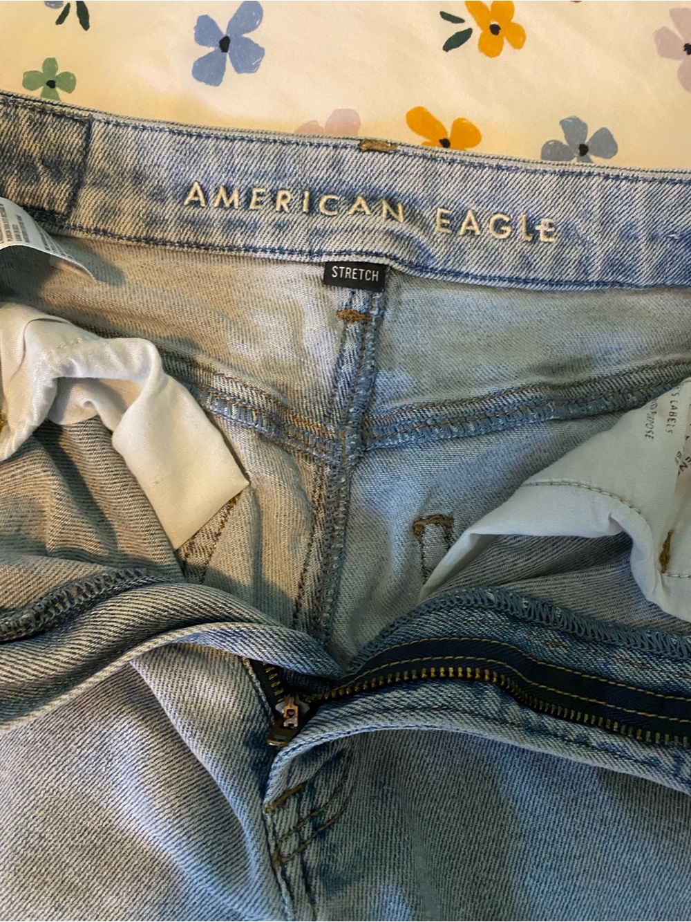 American Eagle light wash stretch curvy mom jeans - Picture 14 of 16